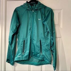Nike Fit Storm Rain Jacket Women's Size Small Green Full Zip Hooded Rain Jacket
